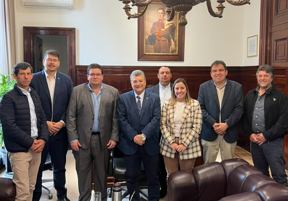 Reunión clave con el BROU para impulsar Desarrollo Turístico en Termas de Guaviyú